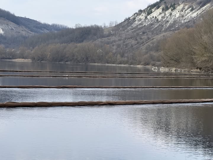 Râul Nistru, monitorizat atent: autoritățile se pregătesc pentru un posibil nou val de poluare petrolieră